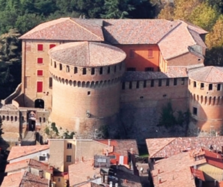La Rocca Sforzesca di Dozza, la bellezza del passato nel borgo dei murales