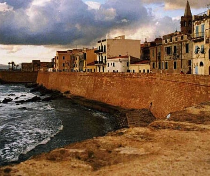 Weekend ad Alghero, tra città antica, spiagge e mare d’incanto