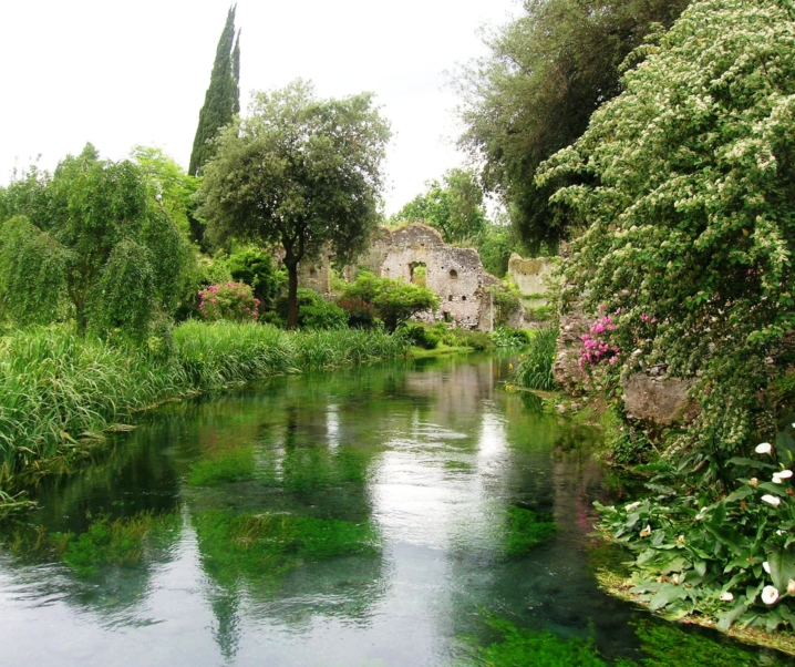 Dal Giardino di Ninfa al Castello Caetani, viaggio tra natura e storia