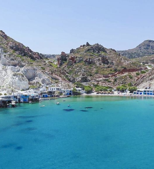 Vacanze sulle isole greche: quattro rifugi in cui si dorme a pelo d’acqua